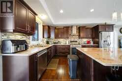 878 SOUTHWOOD Lakeshore