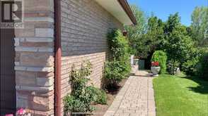 17 APPLEWOOD CRESCENT Guelph