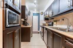 202 - 897 SHEPPARD AVENUE W Toronto