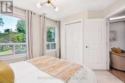 230 - 320 SUGARCREEK TRAIL London