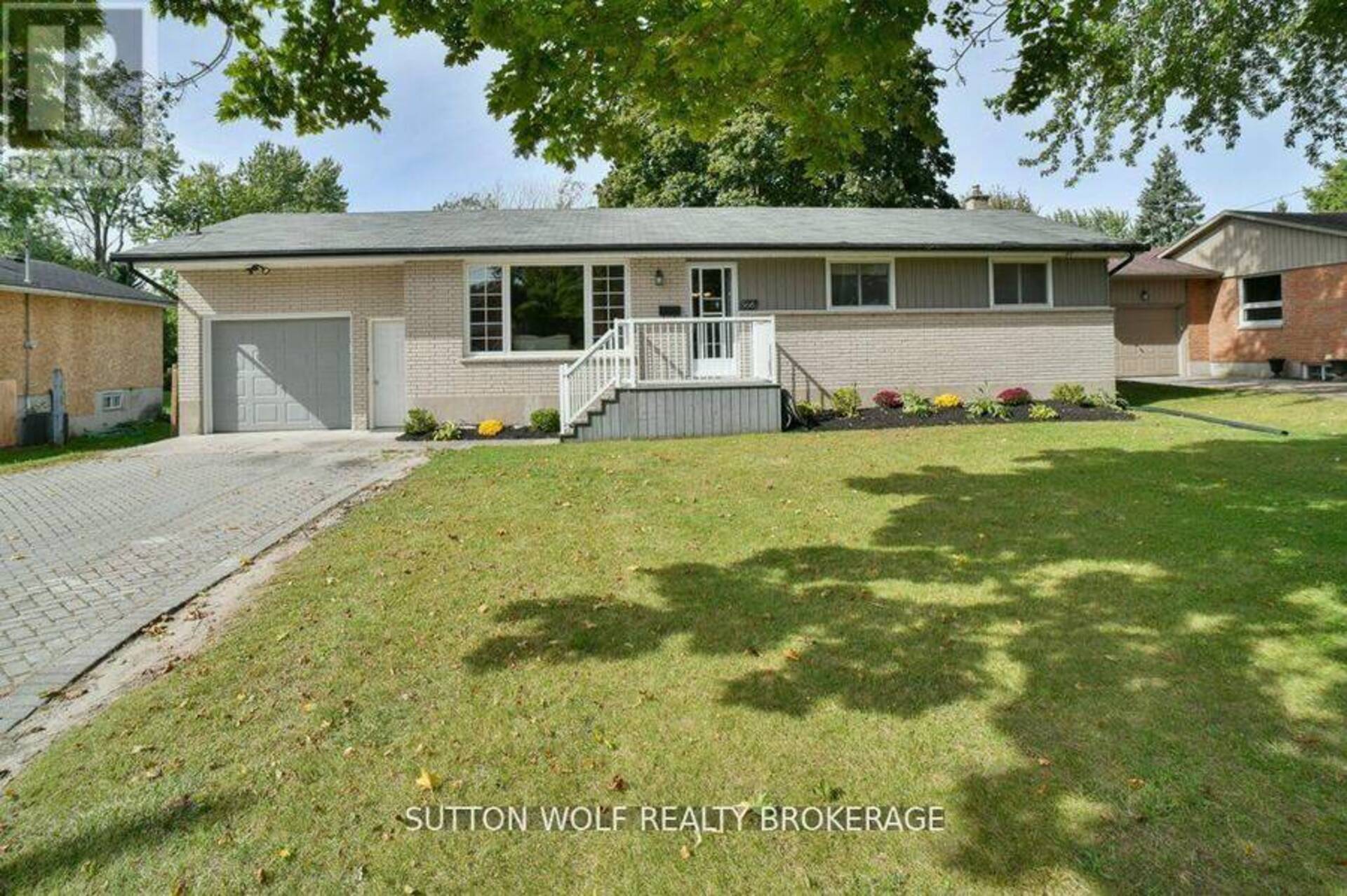 566 DEWAN STREET Strathroy-Caradoc