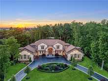 2633 Bluffs Way Burlington