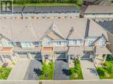 17 DRESSER Lane Ancaster