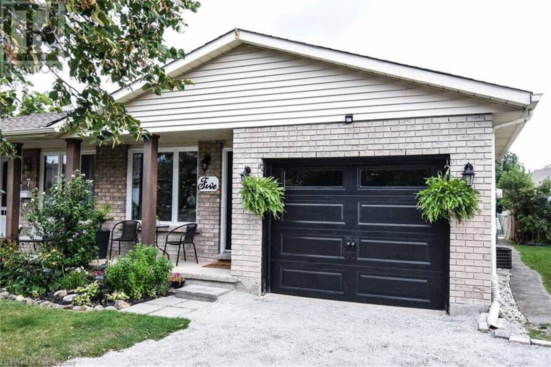 5 Hillcrest Road Port Colborne