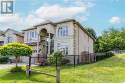 240 CLOVERLEAF Drive Ancaster