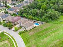 240 CLOVERLEAF Drive Ancaster