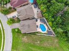 240 CLOVERLEAF Drive Ancaster