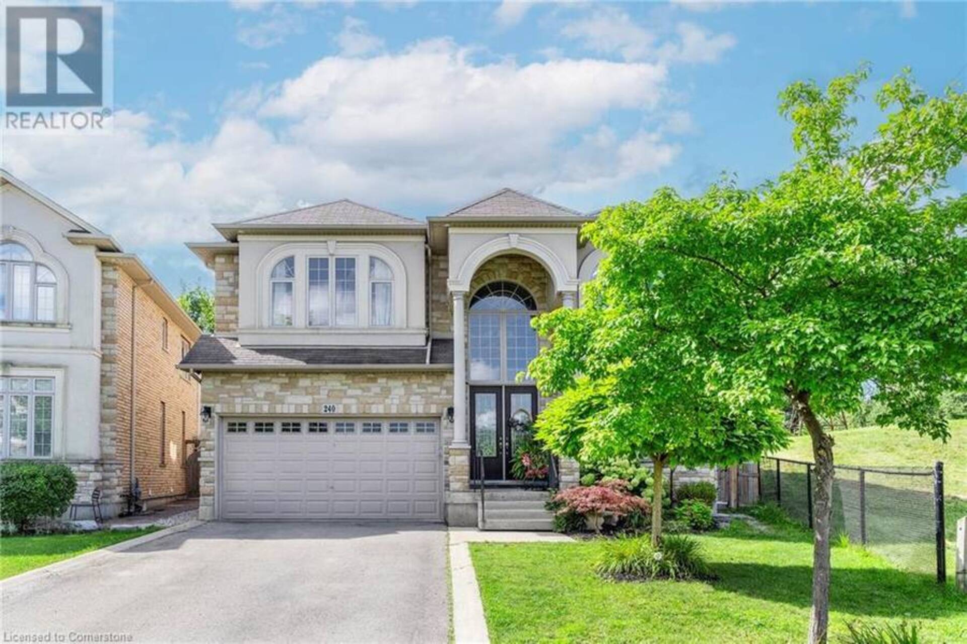 240 CLOVERLEAF Drive Ancaster