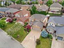 162 SILVERLACE Circle Stoney Creek