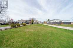 307 LAKESHORE Road Selkirk