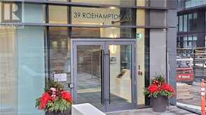 39 ROEHAMPTON Avenue Unit# 411 Toronto