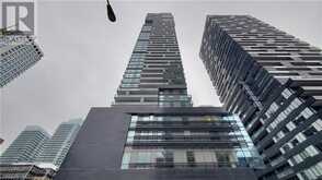 39 ROEHAMPTON Avenue Unit# 411 Toronto