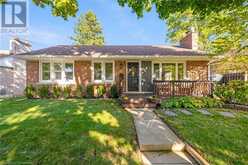 8 DESJARDINS Avenue Dundas