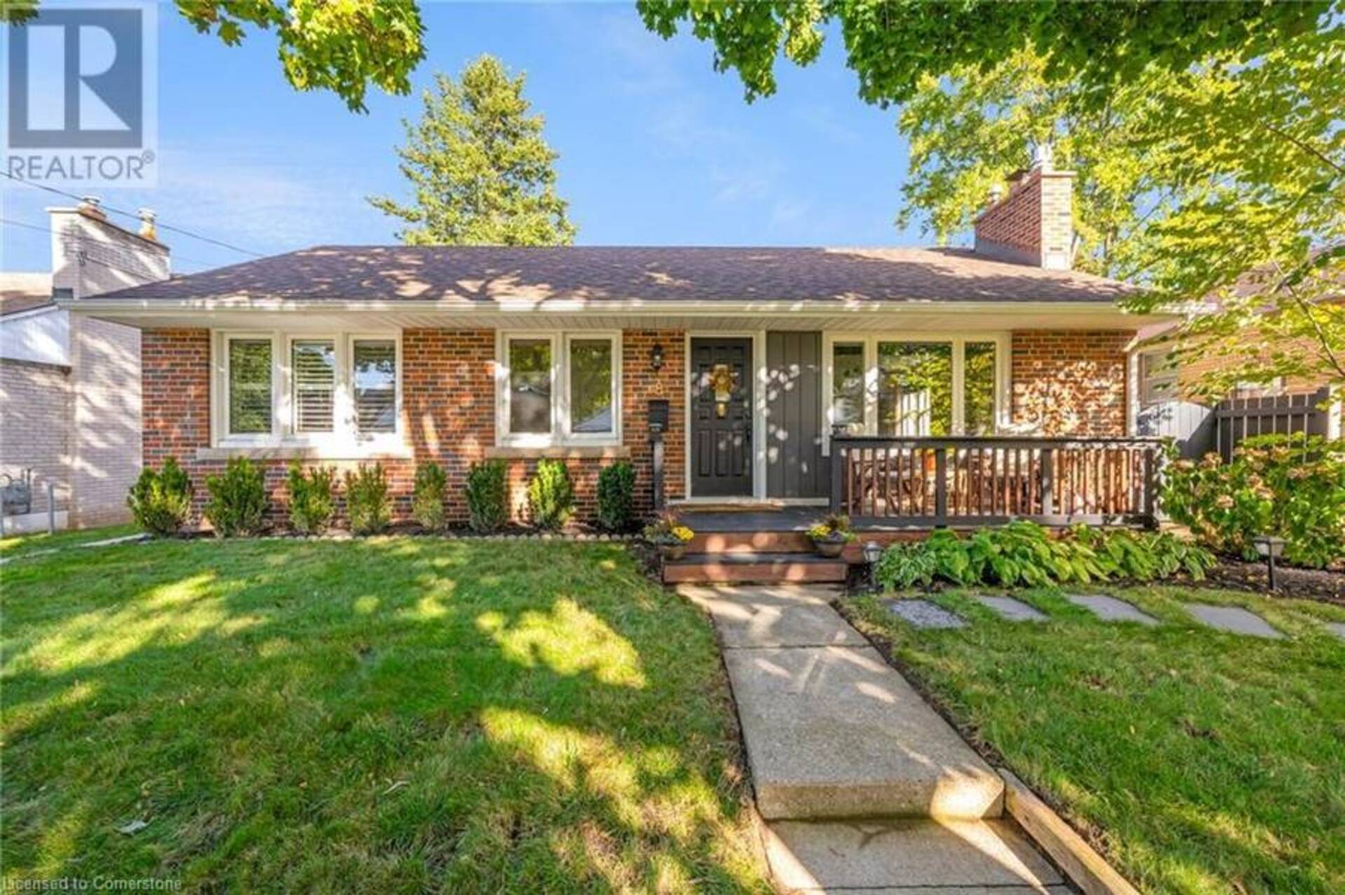 8 DESJARDINS Avenue Dundas