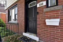 590 QUEENSDALE Avenue E Hamilton