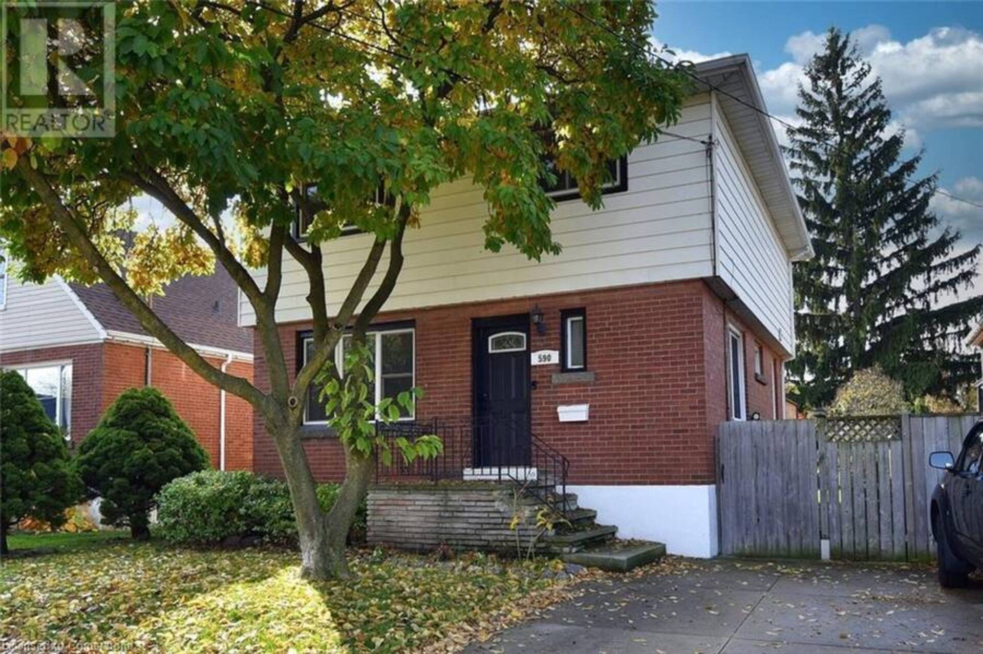 590 QUEENSDALE Avenue E Hamilton