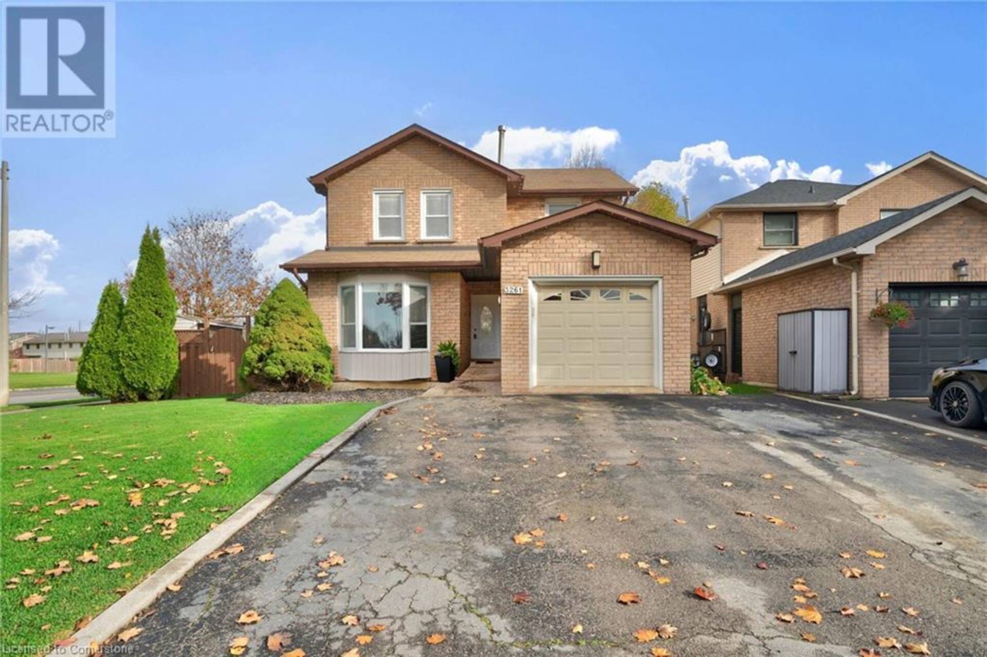 3261 WOODCROFT Crescent Burlington