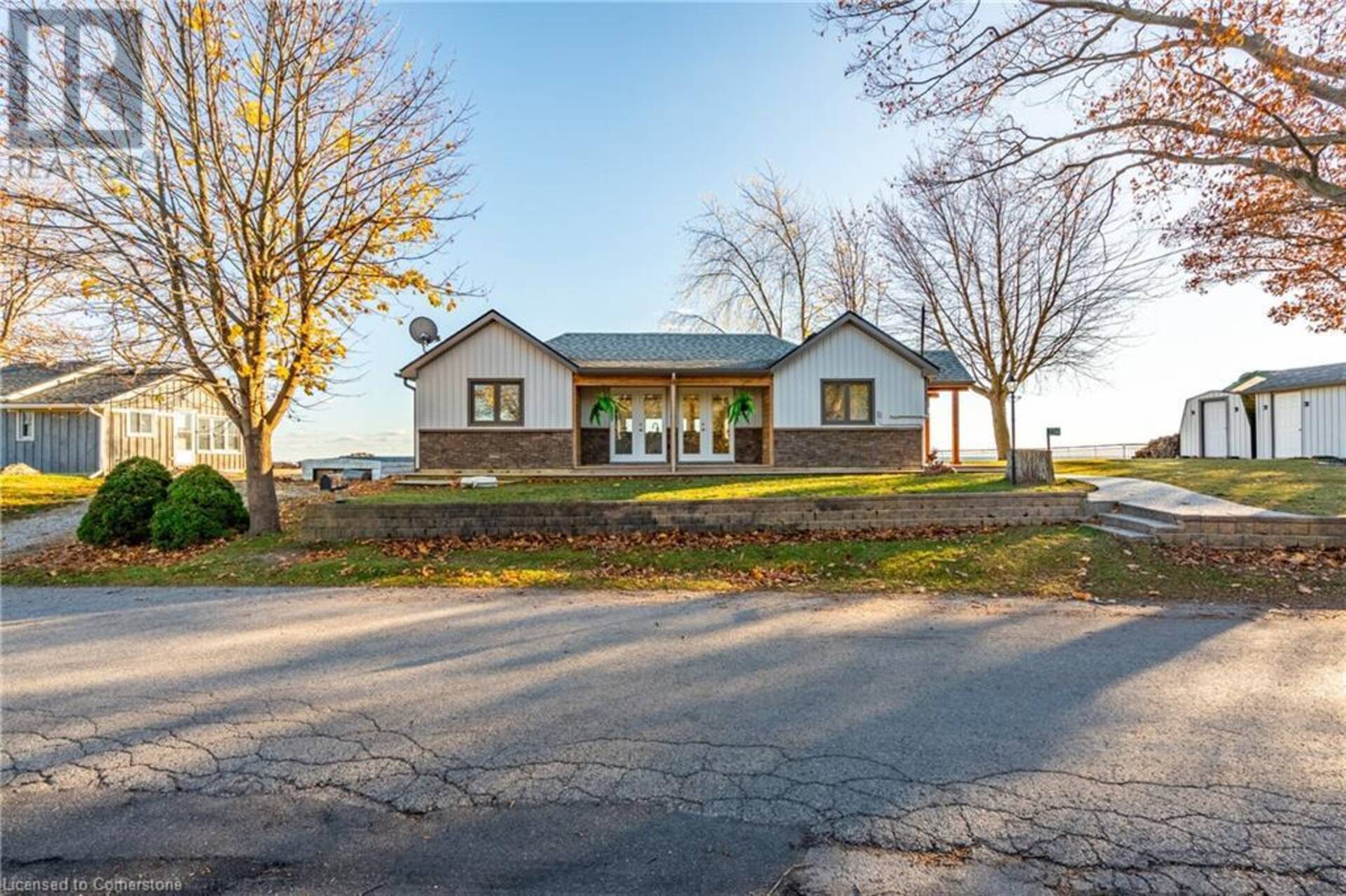 2094 LAKESHORE Road Dunnville