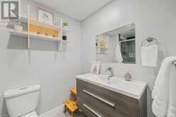 1108 QUEENSDALE Avenue E Hamilton