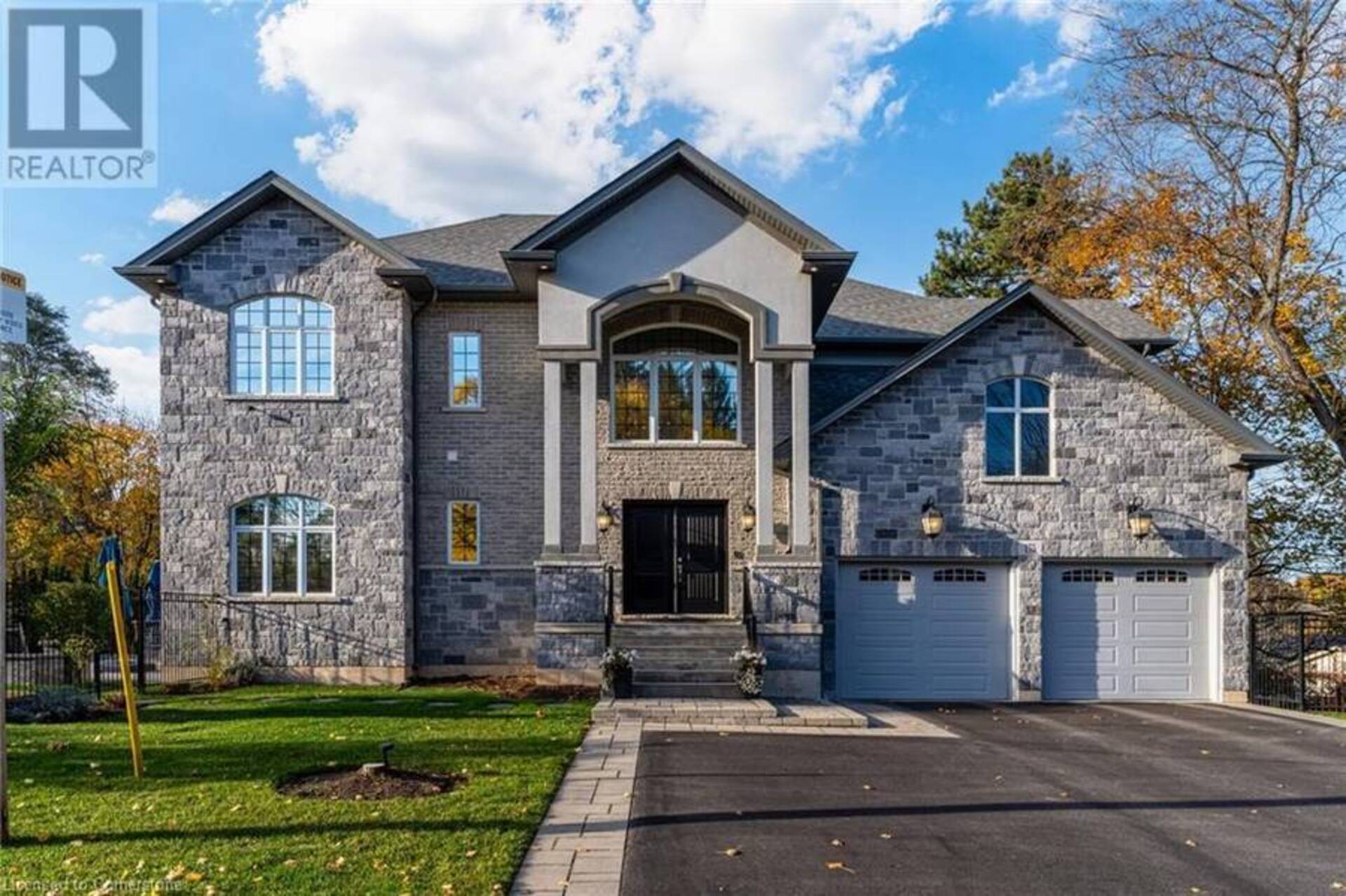 175 OAKHILL Place Ancaster