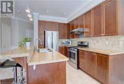 2375 STONE GLEN Crescent Oakville