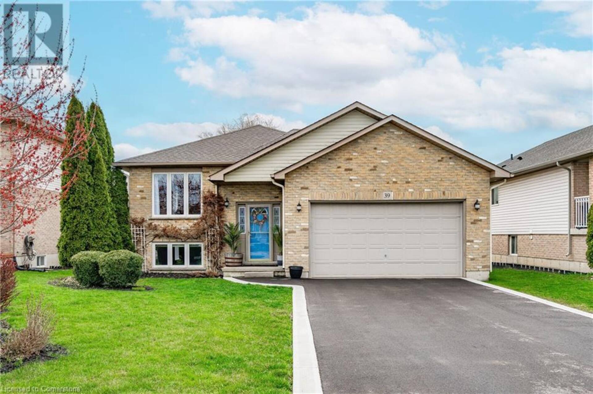 39 SPITFIRE Drive Mount Hope