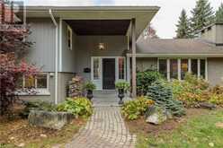 112 HILLCREST Avenue Dundas