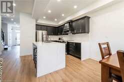 370 STONEHENGE Drive Unit# 19 Ancaster