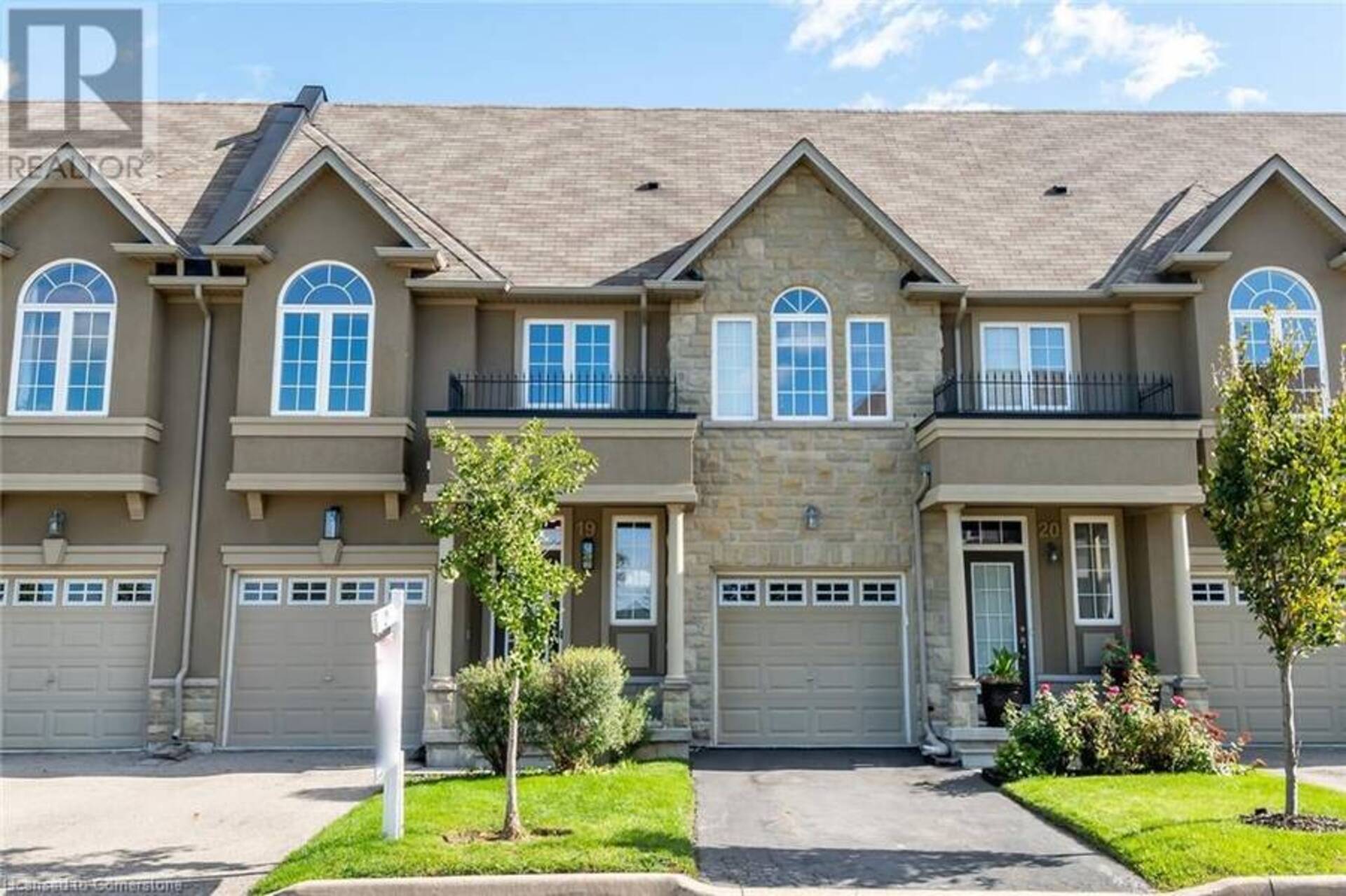 370 STONEHENGE Drive Unit# 19 Ancaster