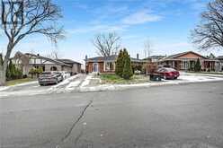 82 GUILDWOOD Drive Hamilton