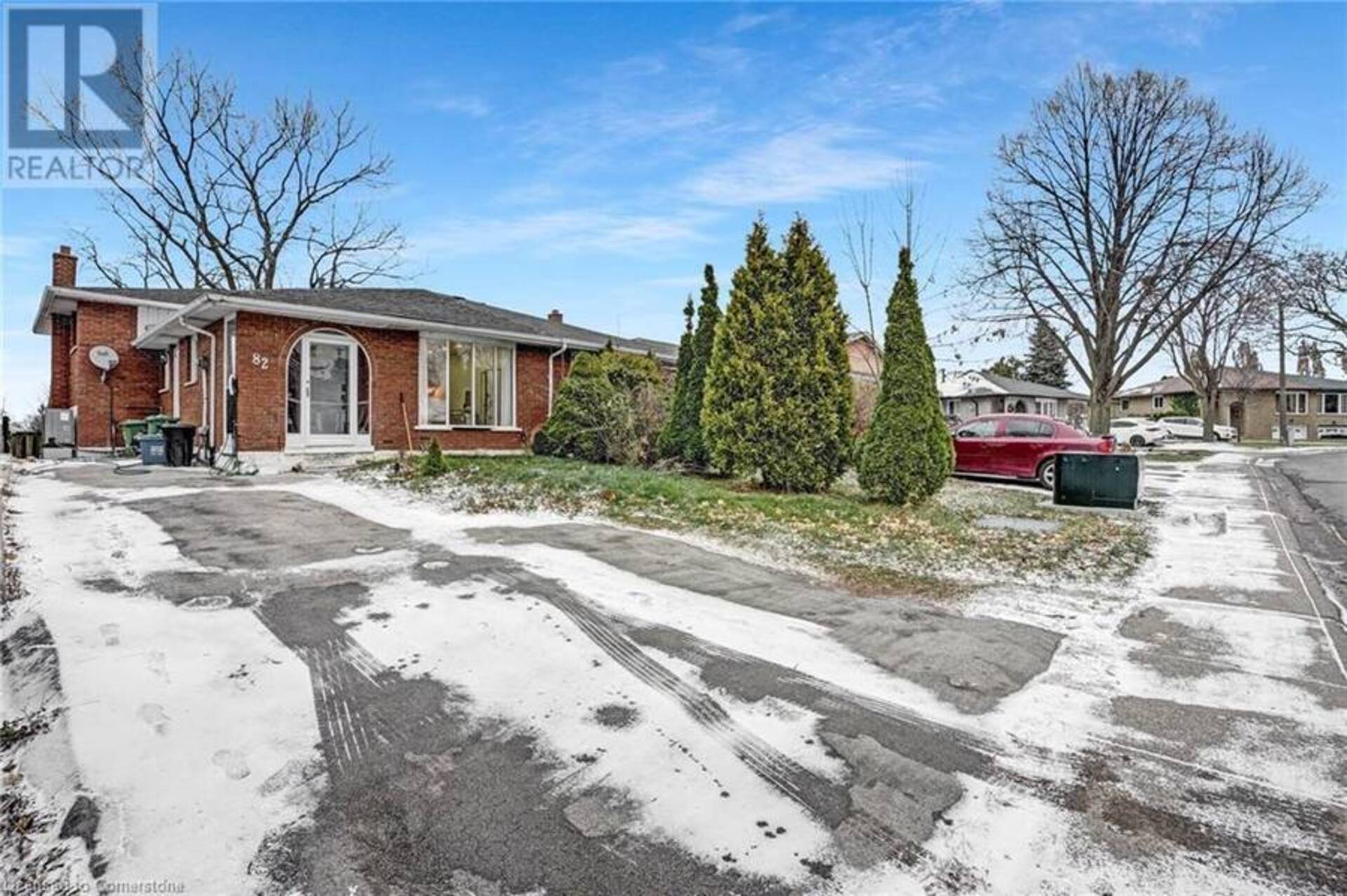 82 GUILDWOOD Drive Hamilton