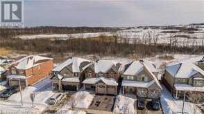 8 THORNBURY Court Stoney Creek