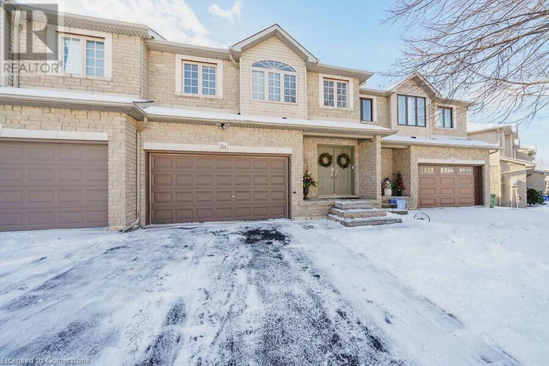 104 FOXBOROUGH Drive Ancaster