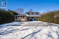 25 ROBINHOOD Drive Dundas