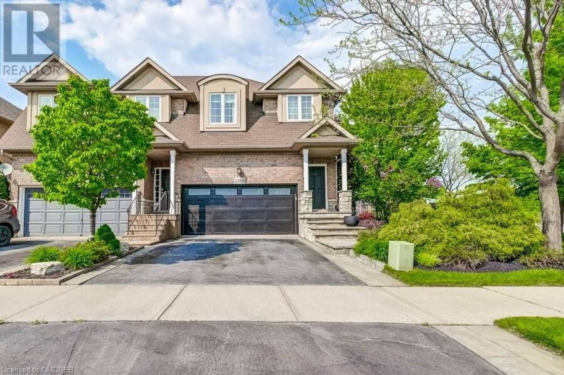 2388 STONE GLEN Crescent Oakville