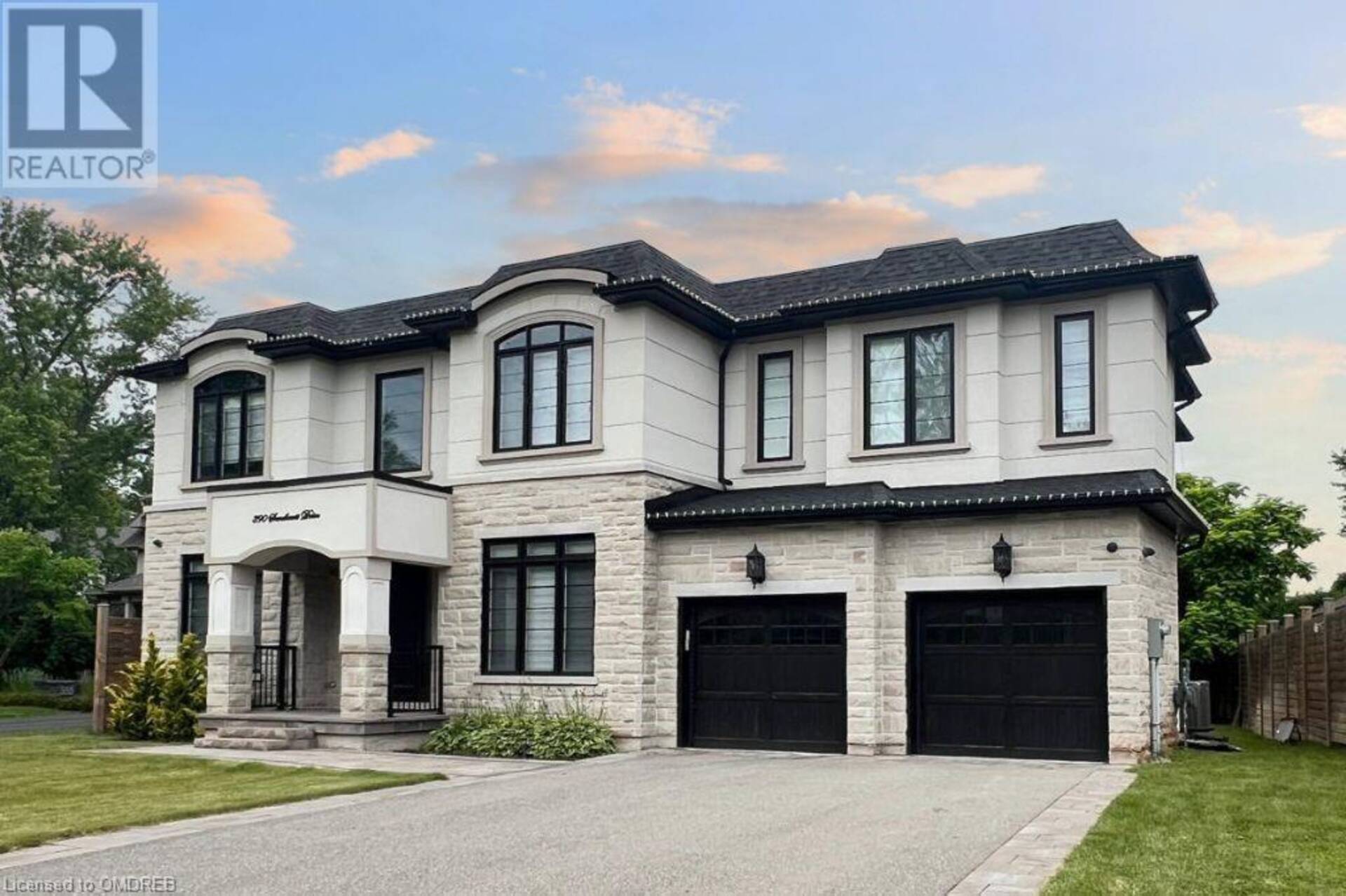 390 SANDHURST Drive Oakville