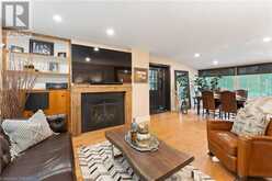 60A DUNDAS Street W Paris