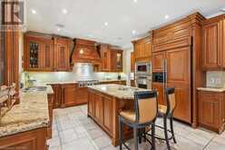 559 GOLFVIEW Court Oakville