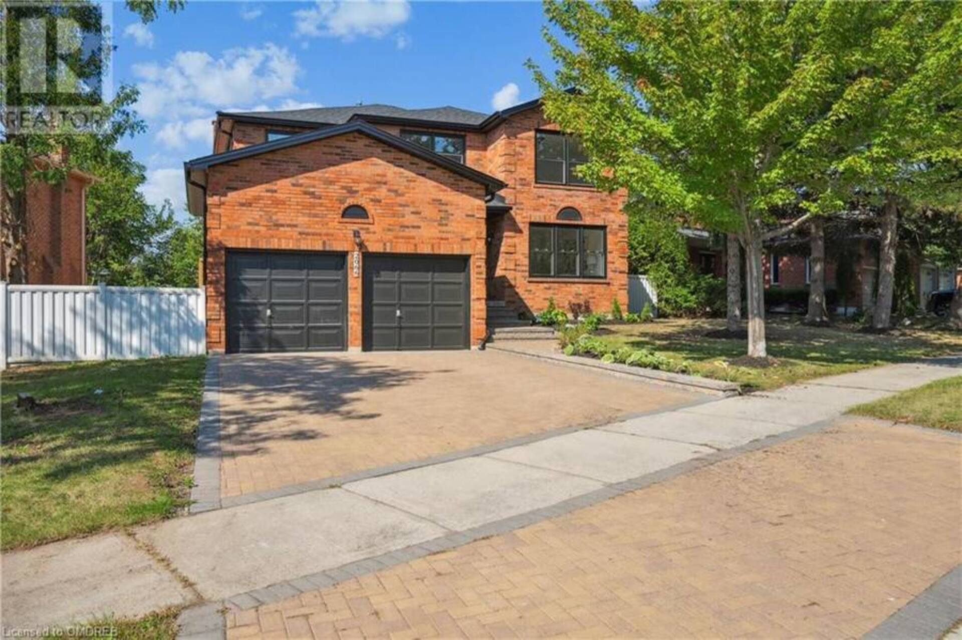 2066 CASTLEFIELD Crescent Oakville