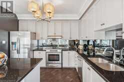 527 RAVINEVIEW Way Oakville