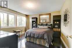 527 RAVINEVIEW Way Oakville