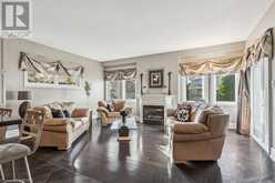 527 RAVINEVIEW Way Oakville