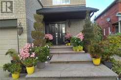 527 RAVINEVIEW Way Oakville