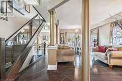 527 RAVINEVIEW Way Oakville