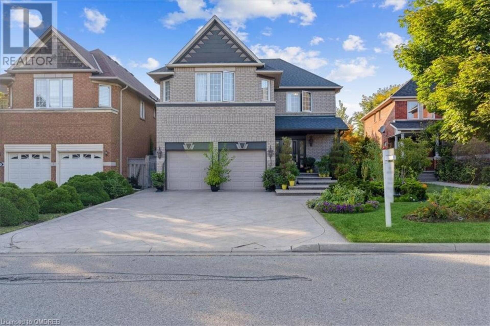 527 RAVINEVIEW Way Oakville