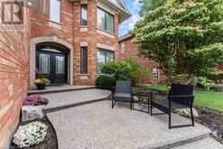 2576 ARMOUR Crescent Burlington