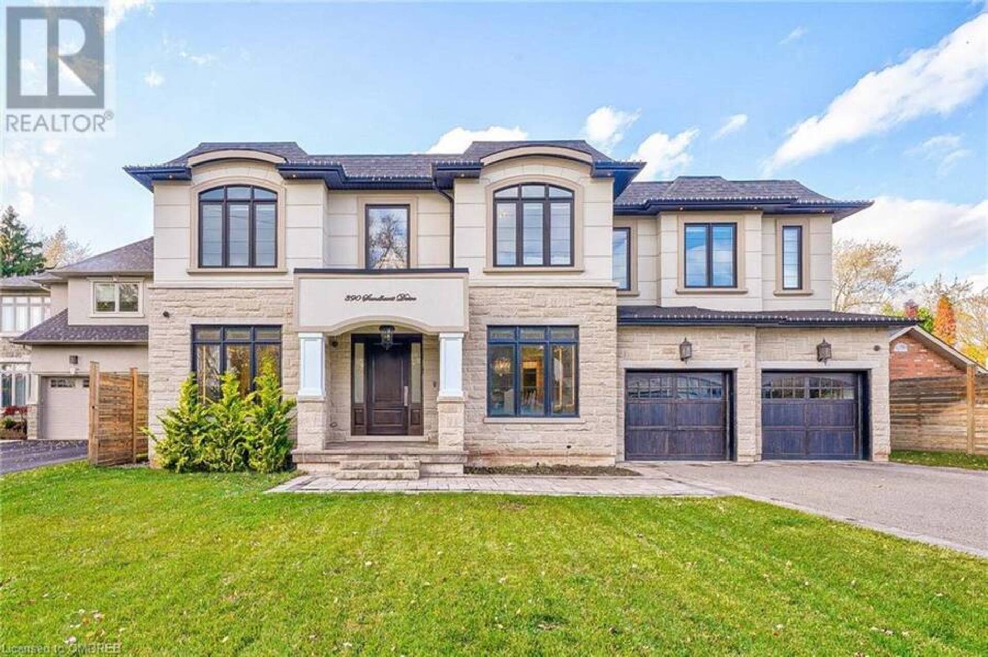 390 SANDHURST Drive Oakville