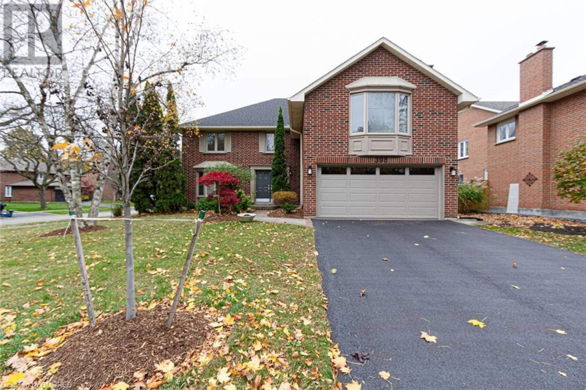 398 BARCLAY Crescent Oakville