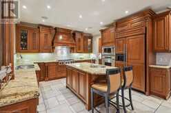 559 GOLFVIEW Court Oakville