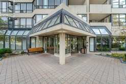 1004 - 400 WEBB DRIVE Mississauga